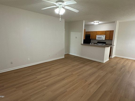 3rd image of 9210 Hawthorne Pointe Dr Unit 101