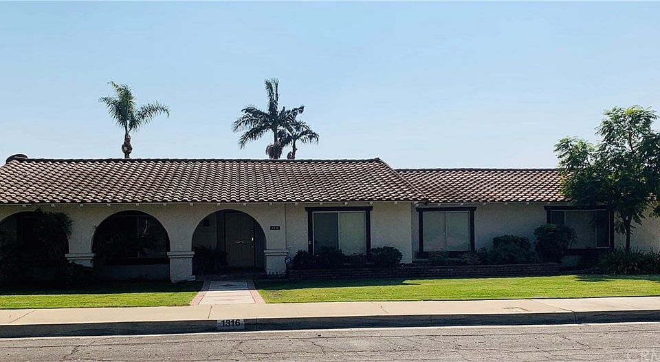1st image of 1316 E Palm Dr