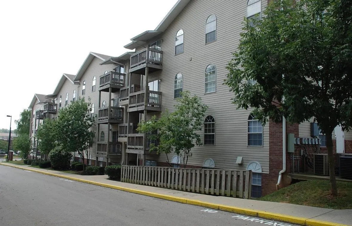 3 bed, 982 sqft, $1,650 — Photo 1