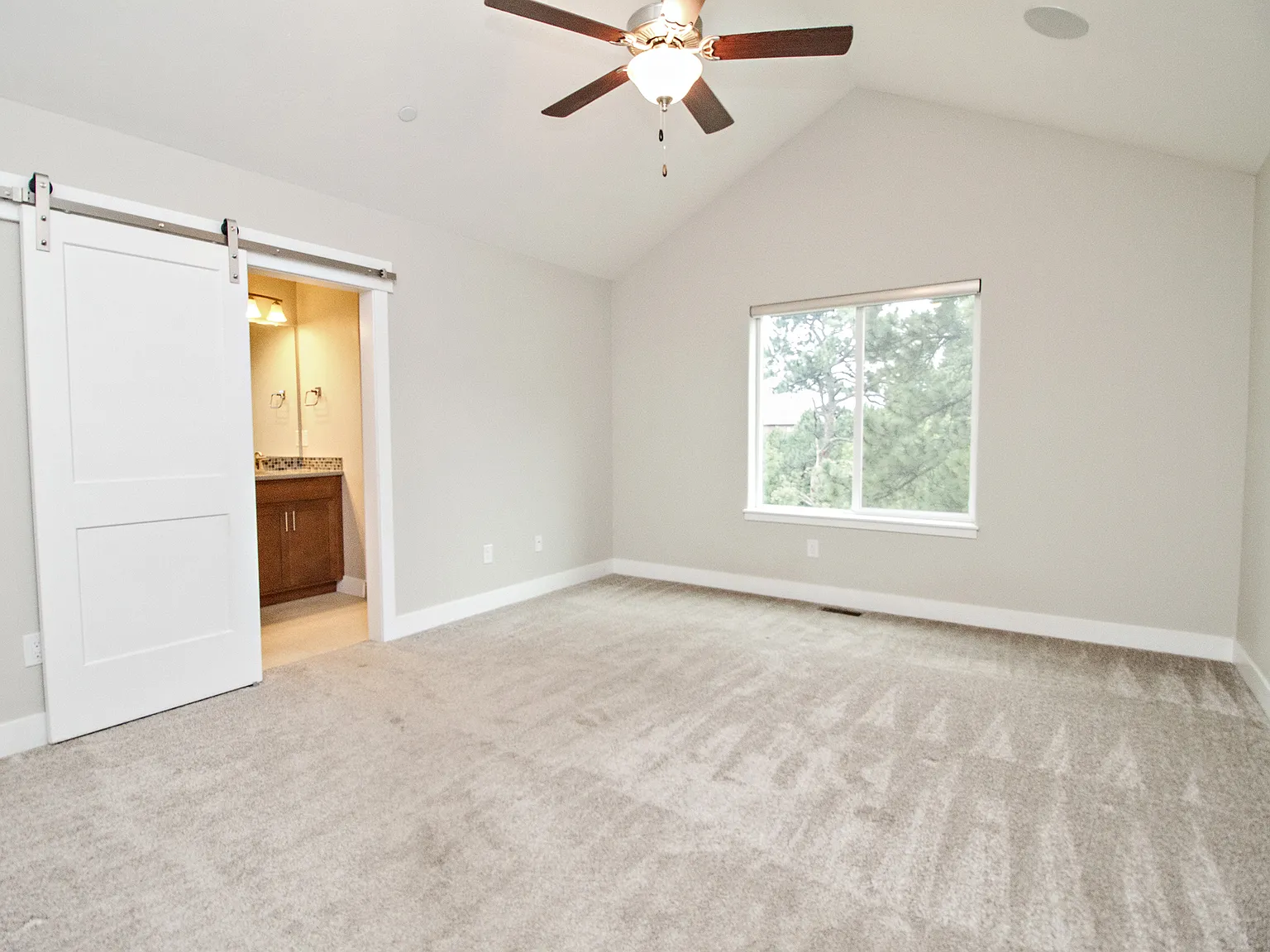 5 bed, 3176 sqft, $3,800 — Photo 2