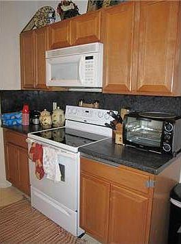 5th image of 321 Spruce St #321
