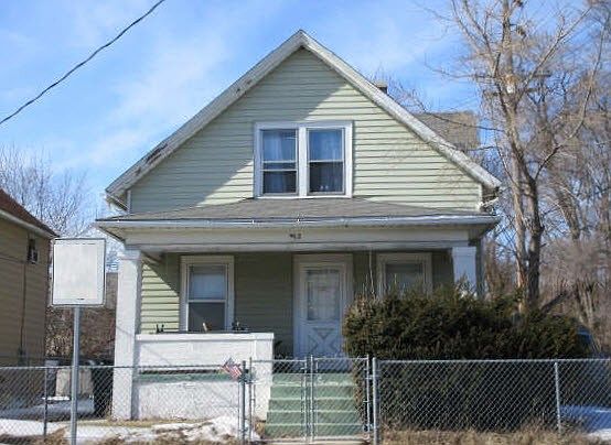 1st image of 412 E Saint Paul Ave