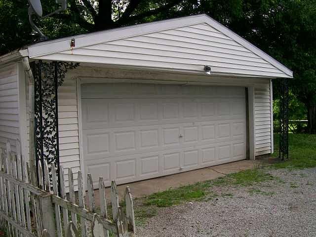 2nd image of 10110 N Harmony Rd