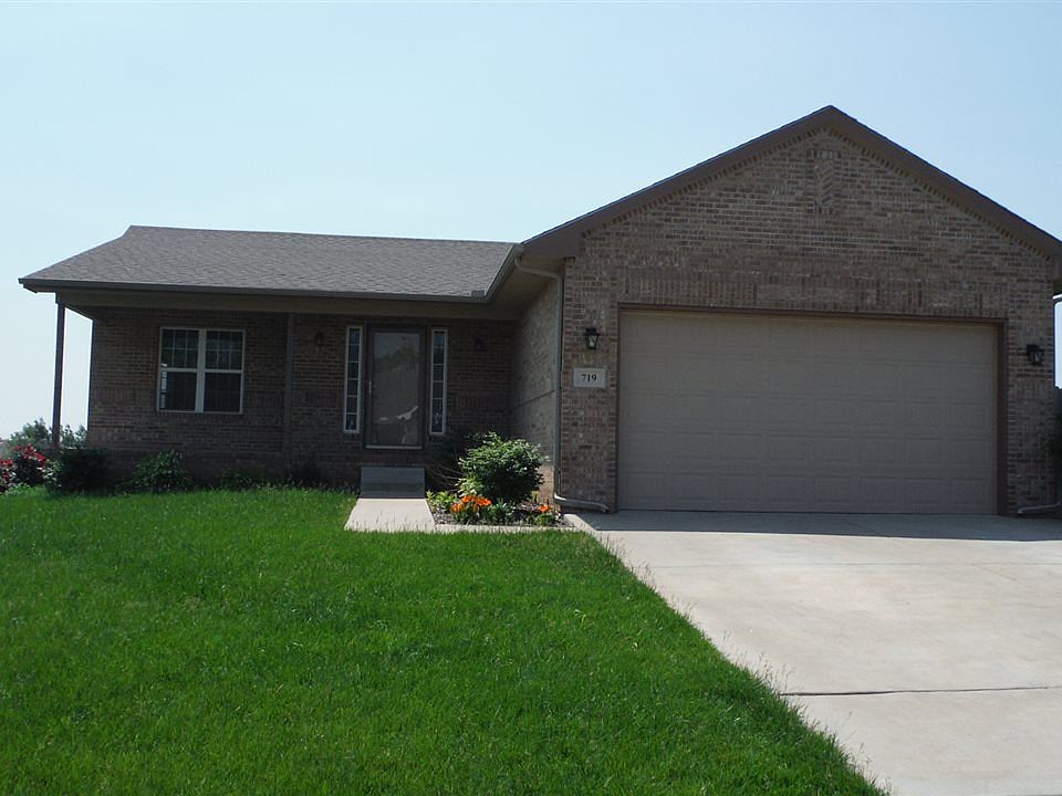 1st image of 719 S Hedgewood Cir