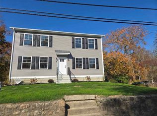 8 Wincheck Pond Rd, Rockville, RI 02873