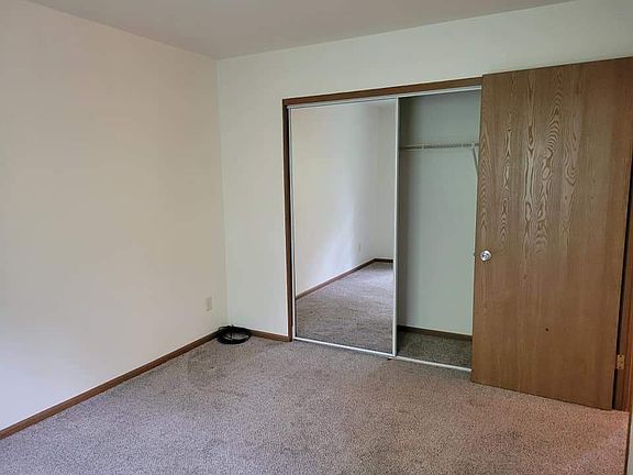 4th image of W156N11461 Fond Du Lac Ave #4