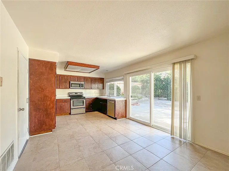 1359 Calle De Oro — Photo 8