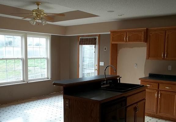 3rd image of 712 Foxtail Dr