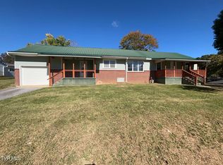 443 Holly St, Mount Carmel, TN 37645