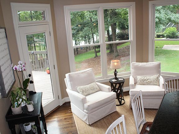 Sitting room in kitchen