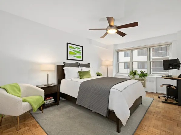 251 East 51st Street 3M image 3 of 8