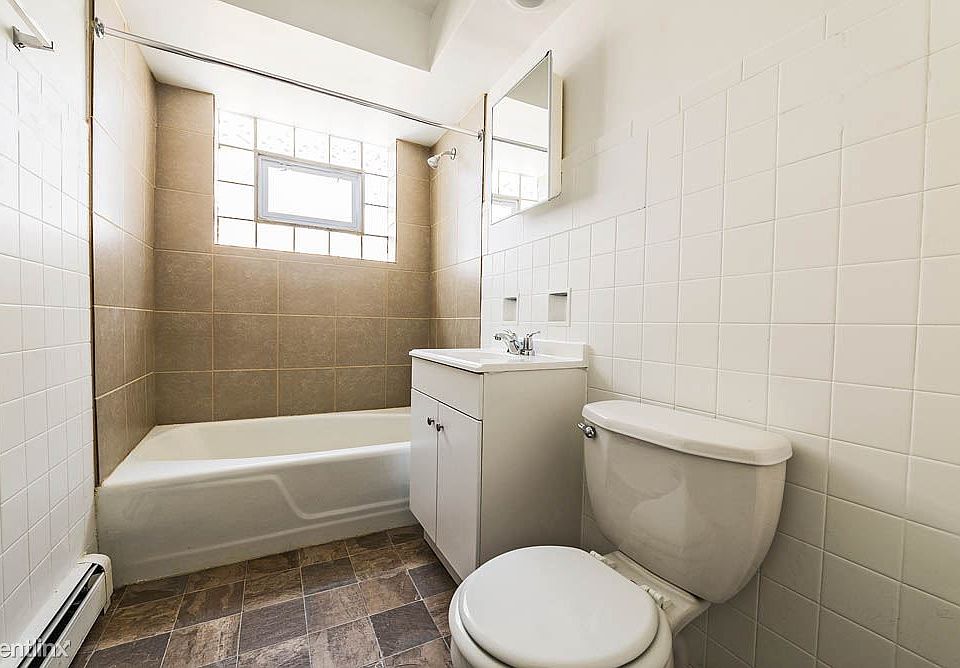 14021 S Tracy Ave Apartments Chicago Bathroom_01