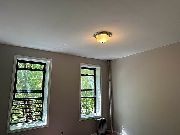 2nd image of 423 E 114th St APT 4