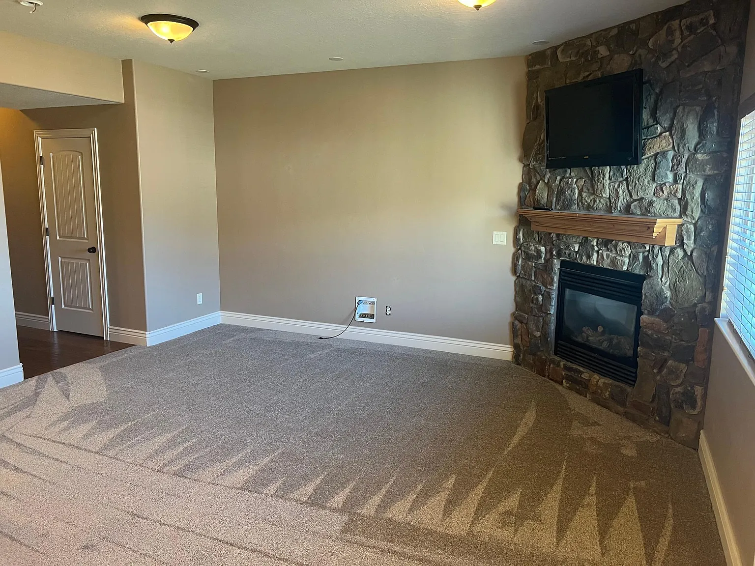 3 bed, 2.5 bath, 1650 sqft, $2,150 — Photo 4