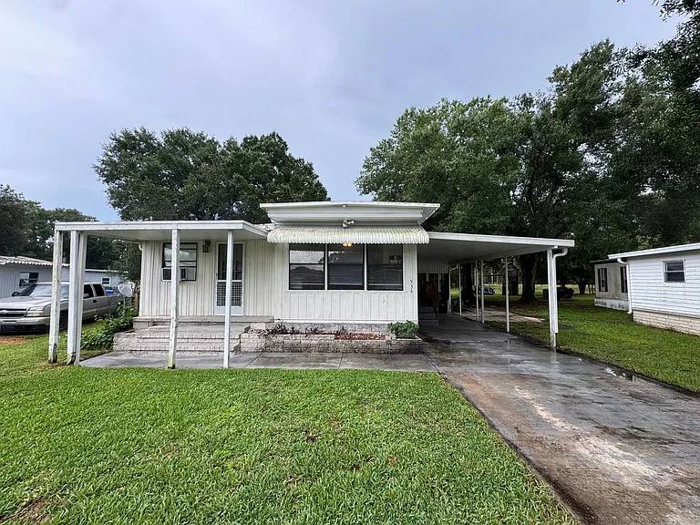 534 Oak Rdg E — Photo 1