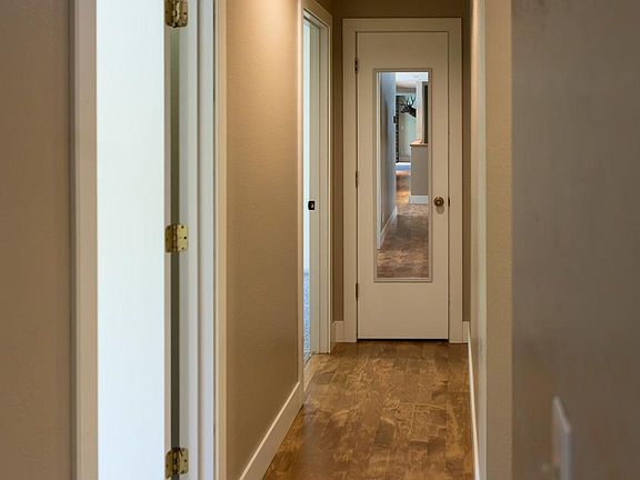 3rd image of 513 Ridge Way