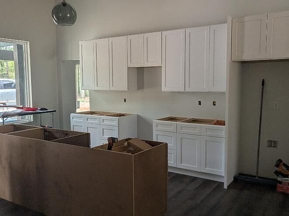 4th image of 100 Marie Ln
