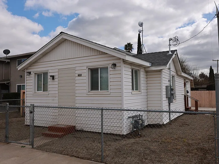 422 Pine St — Photo 2