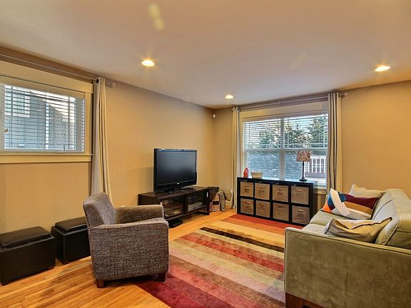 3rd image of 3934 S Brandon St #B
