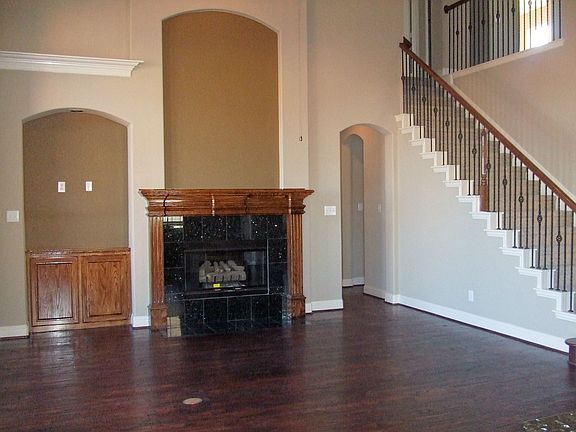 Family Room w/handscraped hardwood floors