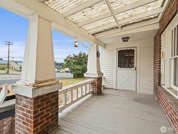 4th image of 26 SE Spring Street