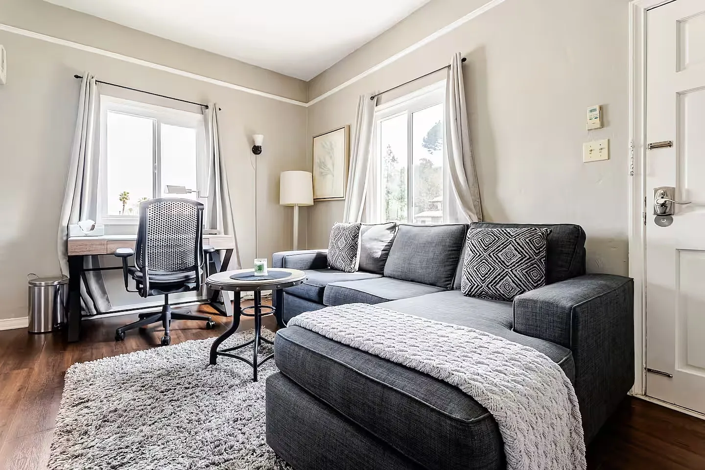 Studio, 550 sqft, $3,300 — Photo 2