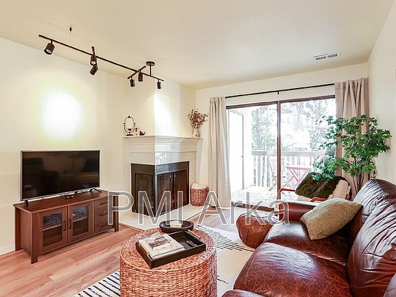 4th image of 10819 NE 37th Pl APT 223