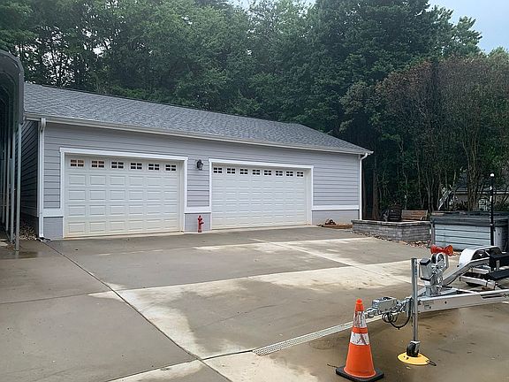Detached Garage 