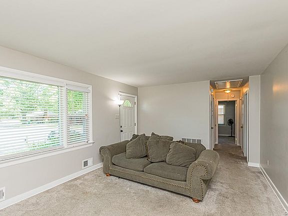 5th image of 3816 Woodmere Dr