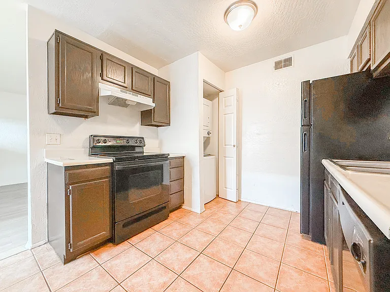 2537 W Georgia Ave #17 — Photo 6