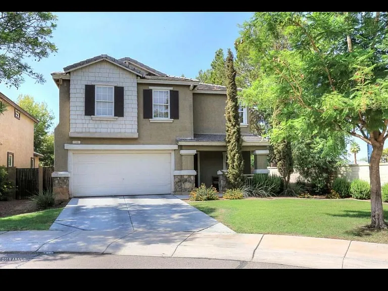 2101 E Sunland Ave — Photo 1