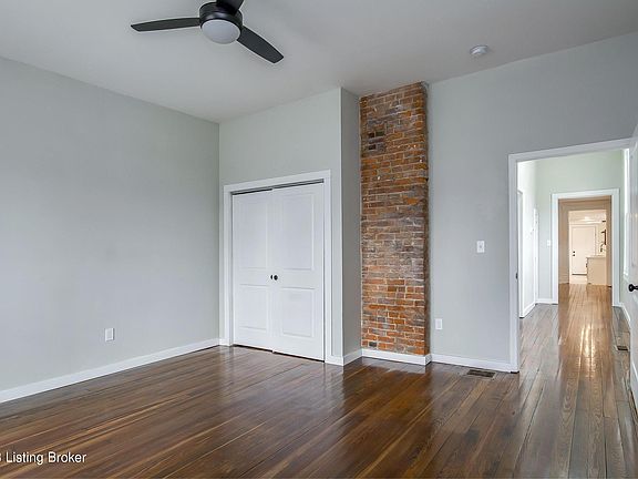 4th image of 1029 E Oak St