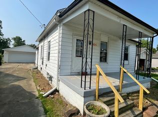 906 W Adams St, Taylorville, IL 62568