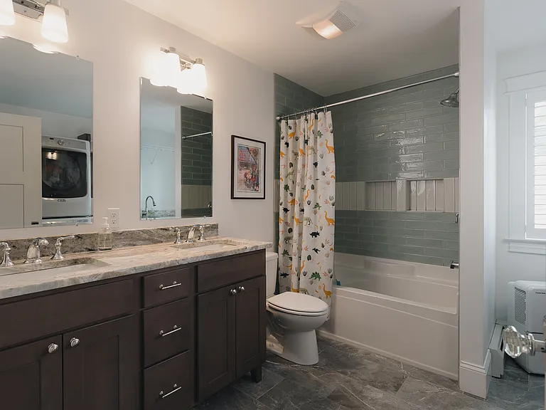 2nd floor full bathroom