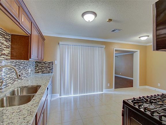 3rd image of 405 N Circle Dr