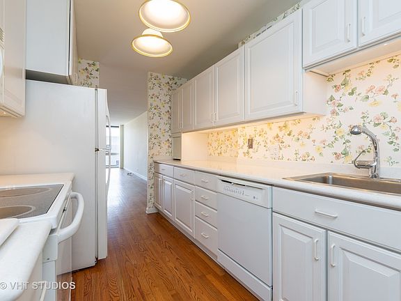 3rd image of 2400 N Lakeview Ave APT 2306
