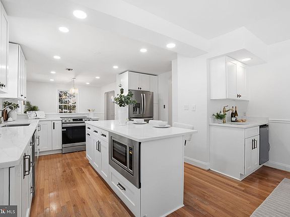 4th image of 3524 Blair Rd