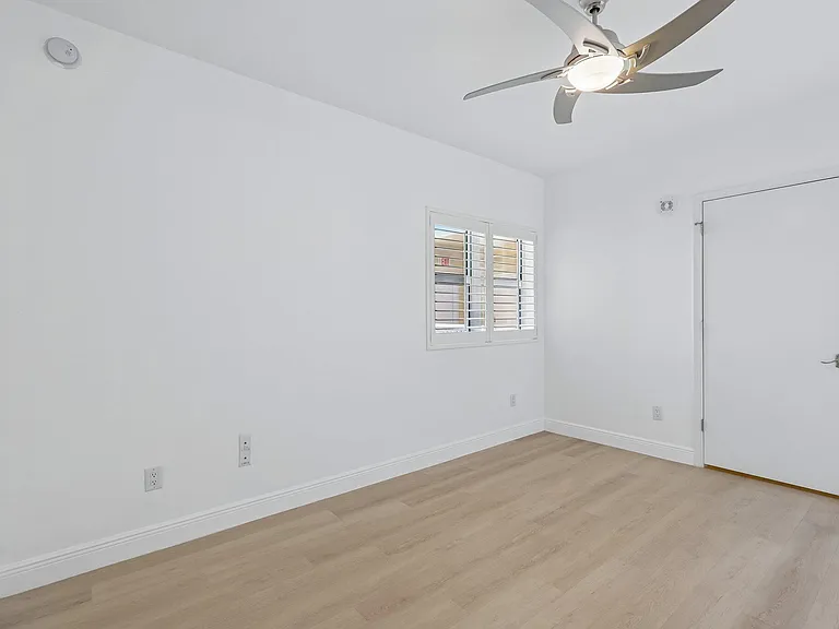 2650 Lake Shore Dr #1202 — Photo 8