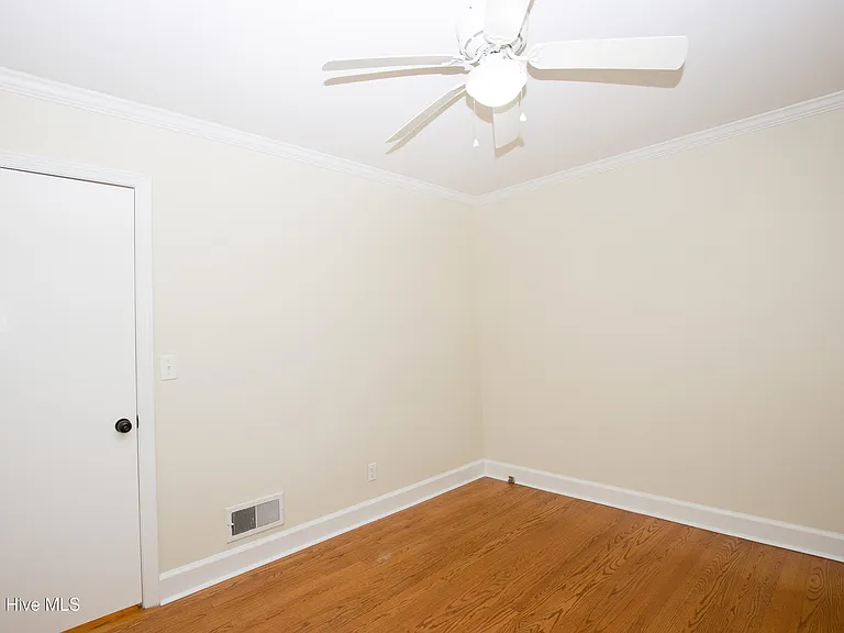 345 E New Hampshire Ave — Photo 32