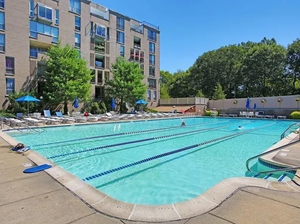 99 Pond Ave, Brookline, MA