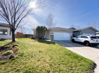 152 Mount Rundle Rd W, Lethbridge, AB T1K 7G1