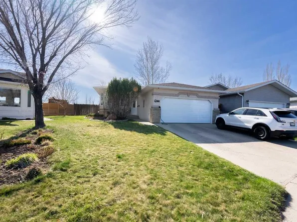152 Mount Rundle Rd W, Lethbridge, AB T1K 7G1