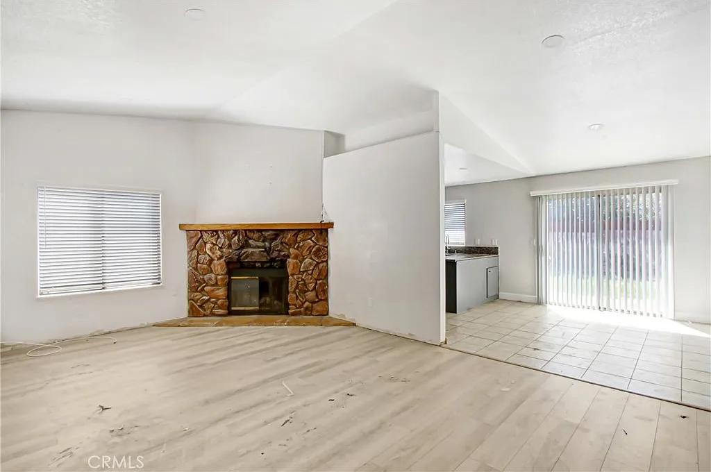 4 bed, 1600 sqft, $3,500 — Photo 2