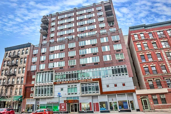 Rented by Douglas Elliman | media 18