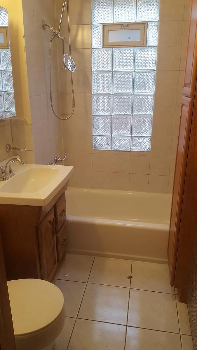 Bathroom - 4422 N Cicero Ave #1