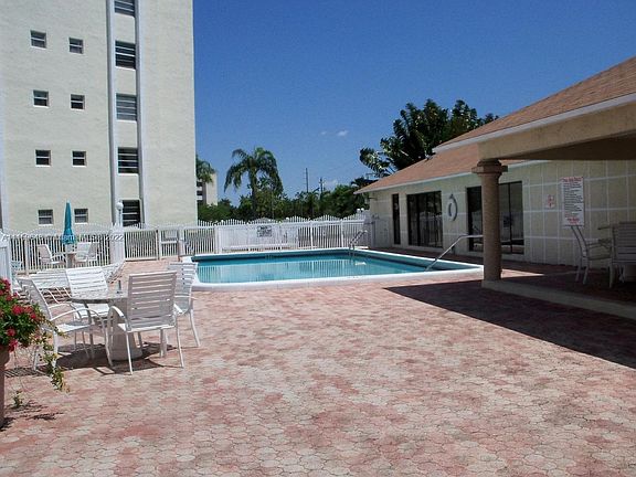 3rd image of 441 SE 3rd St APT 204