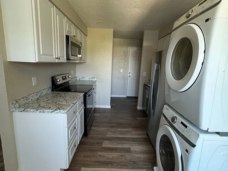 Canyon Club Apartments — Photo 73