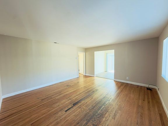 2nd image of 723 Redwood Ave #723