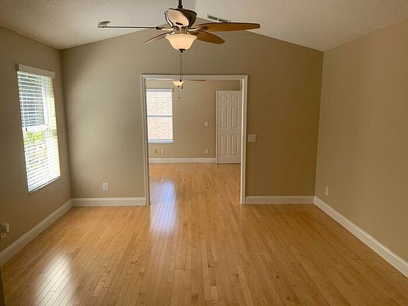 3rd image of 4527 Riverton Dr