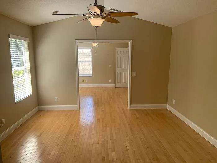 4527 Riverton Dr — Photo 3